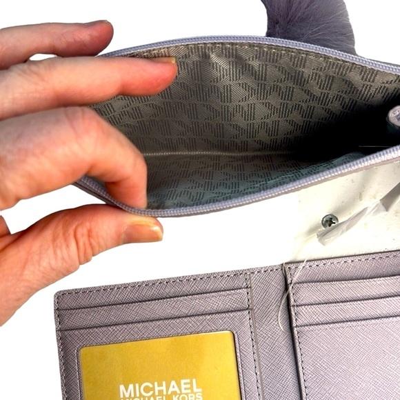 Michael Kors Walllet Trio Plus Keychain Lavender - Picture 6 of 6
